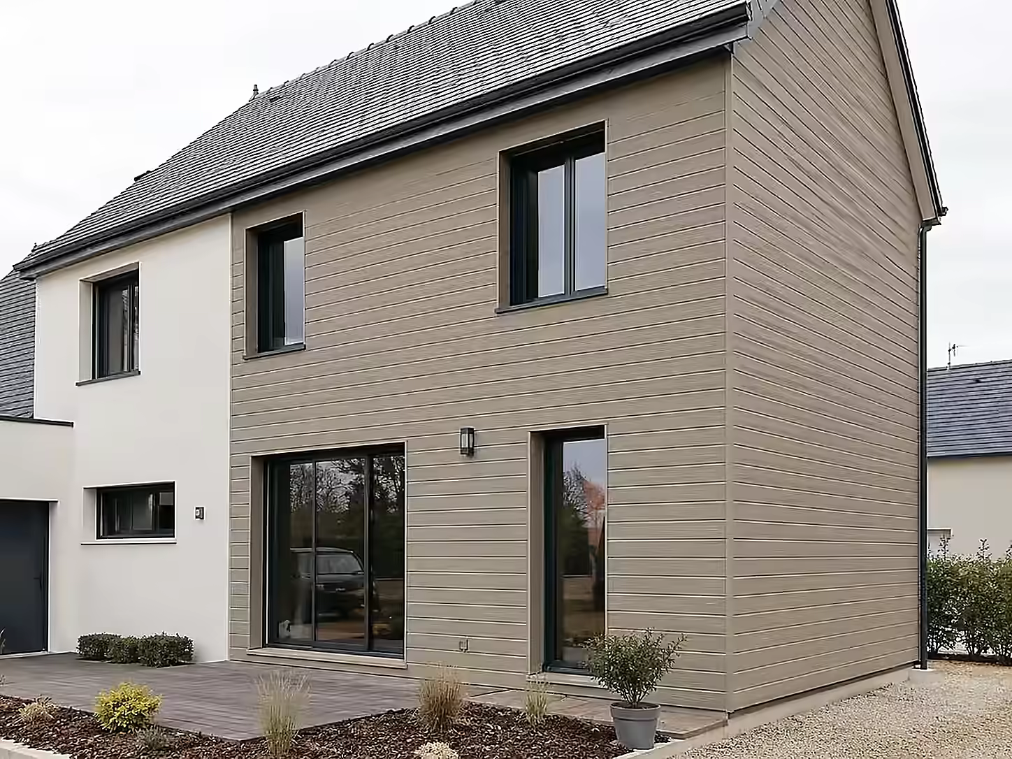Extension à bardage bois et grandes baies vitrées - Alpha Rénovation