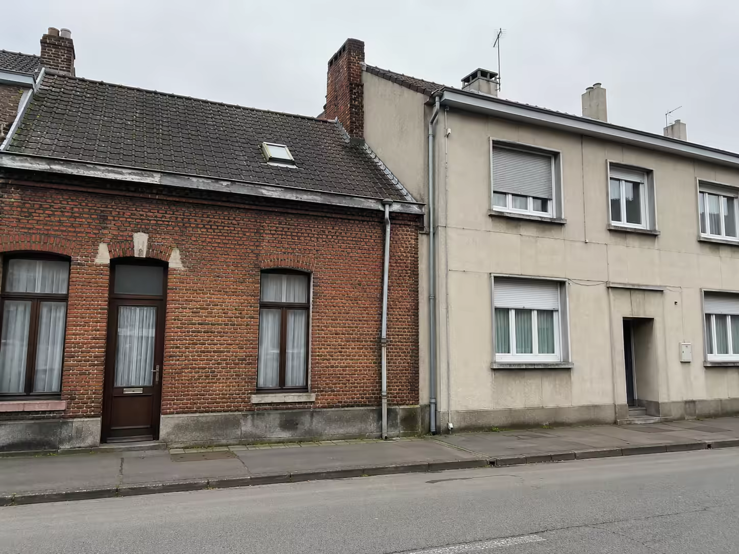 Alignement du centre de Valenciennes montrant la rencontre entre façade ancienne et bâtiment reconstruit d’après-guerre