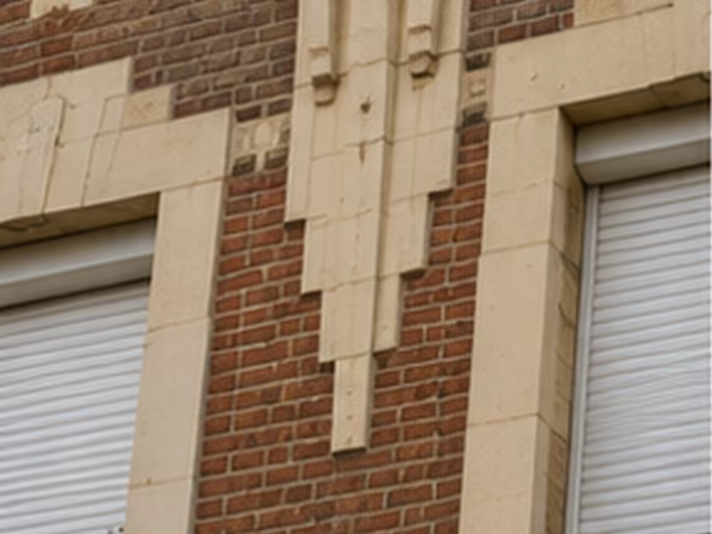 façade Art déco de Béthune examinée avant isolation intérieure