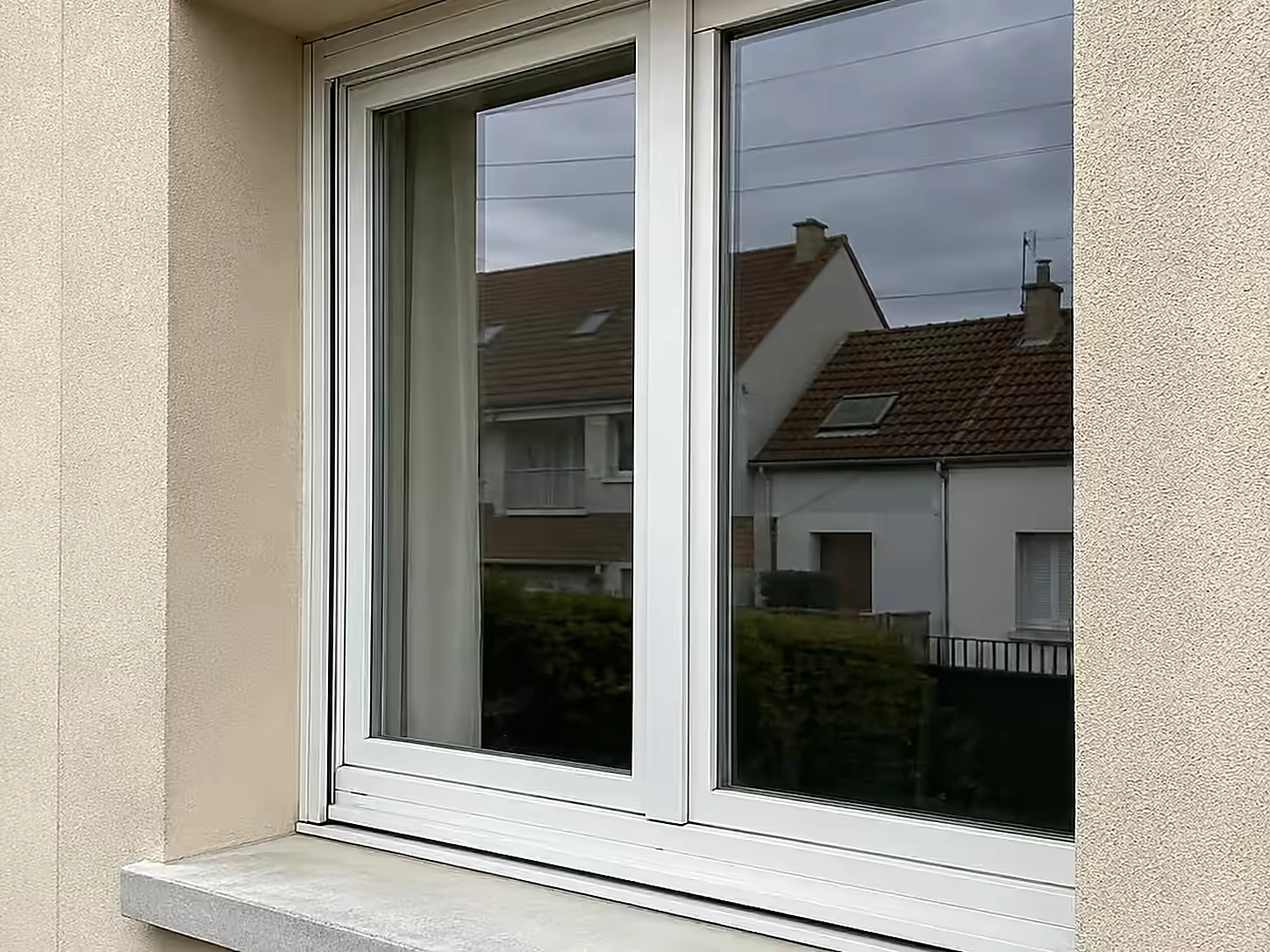 Pose de fenêtre PVC en rénovation - visuel d’illustration, projet non réalisé par Alpha Rénovation