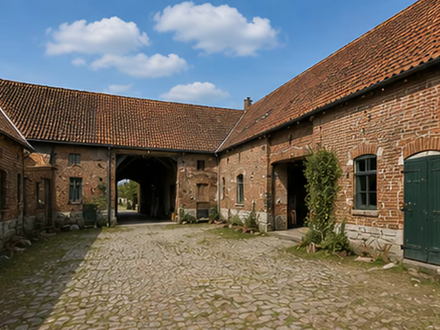 rénovation d’une ancienne ferme avec cour intérieure et bâtiments séparés