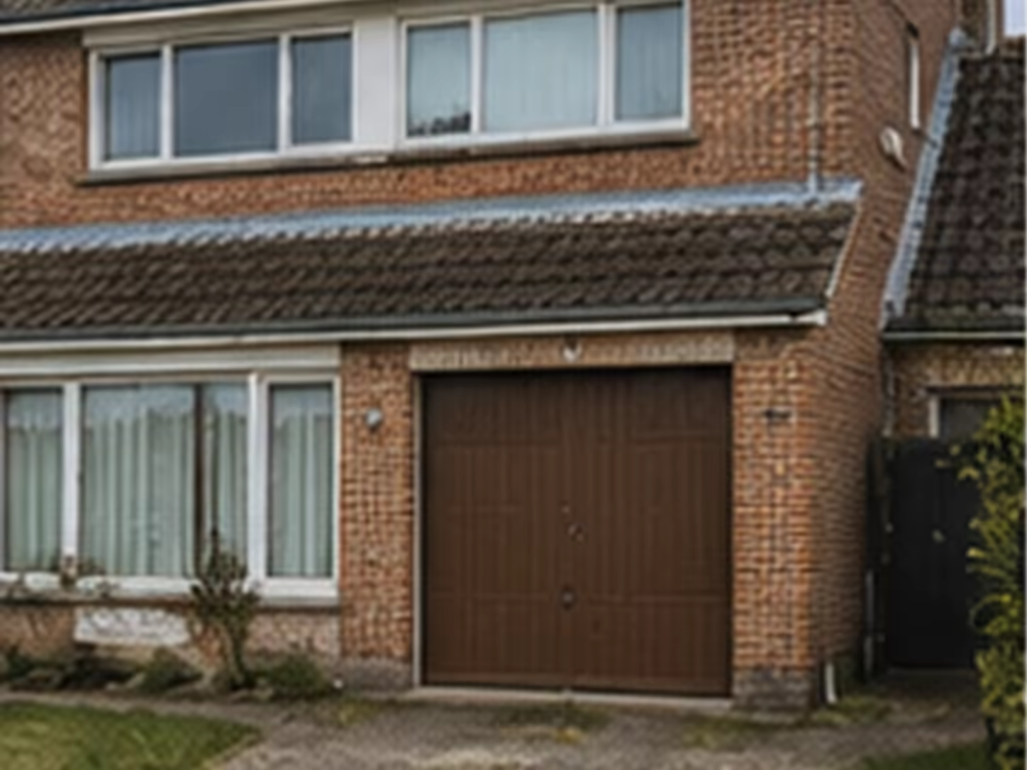 rénovation complète d’un pavillon en brique avec garage intégré et vide sanitaire