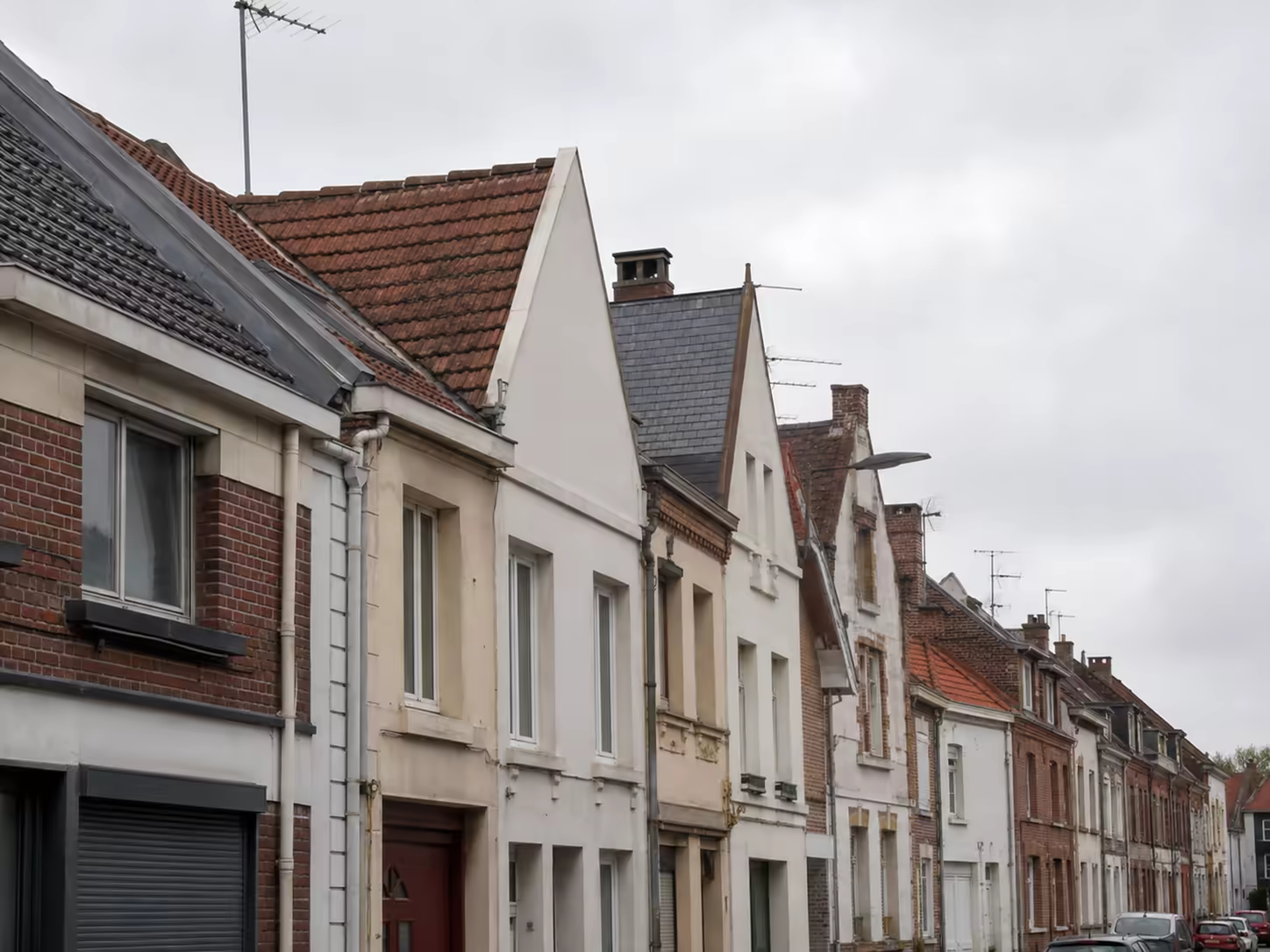 toitures et pignons reconstruits autour de la Grand’Place de Béthune