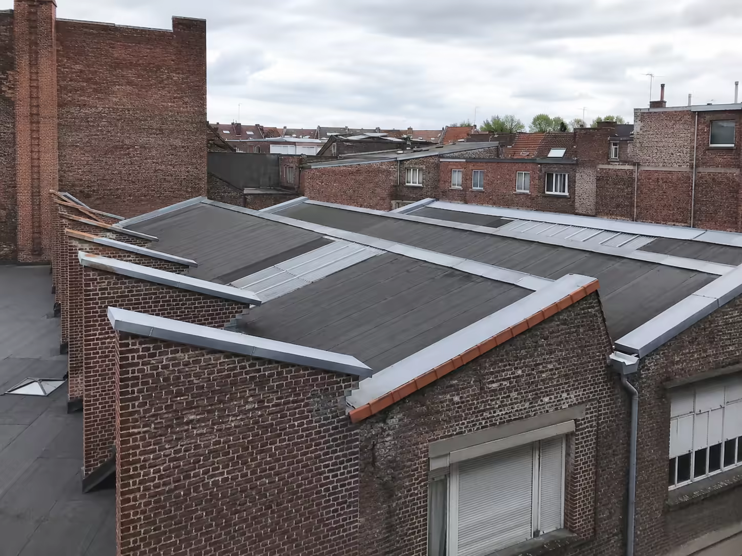 toitures mitoyennes et sheds d’anciens ateliers textiles à Roubaix