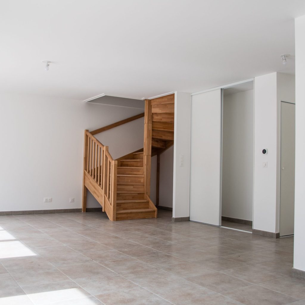 Salon dans une maison neuve